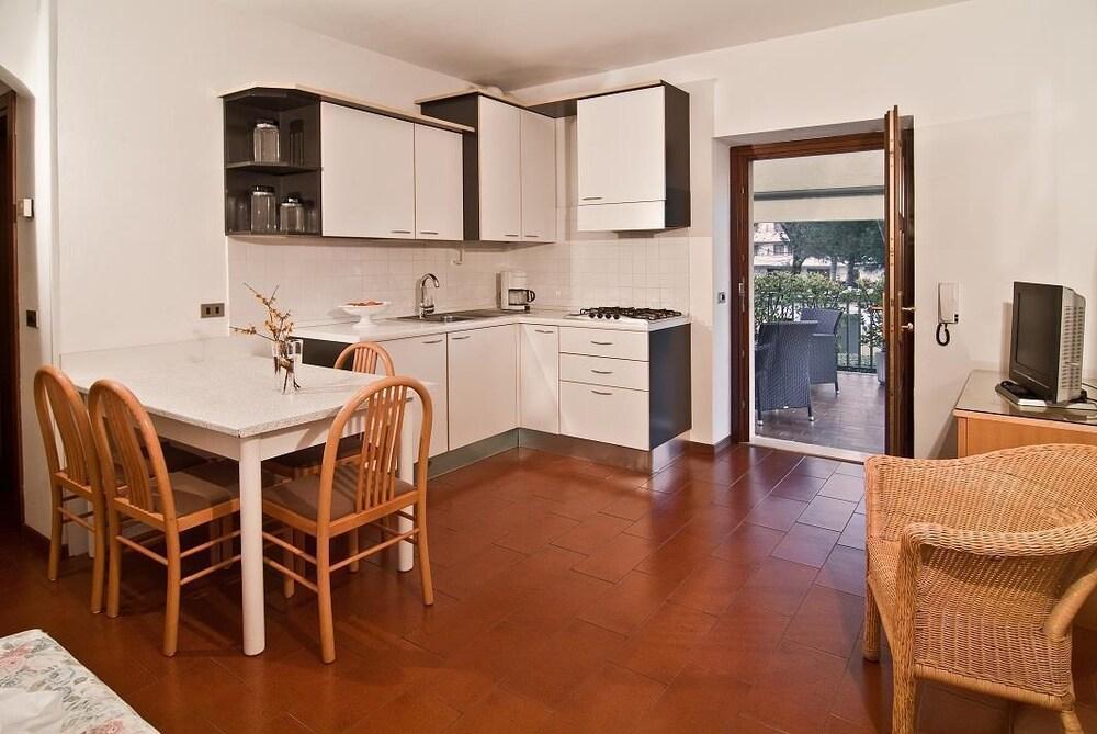 Villa Phoenix - Lake Apartments Riva del Garda Buitenkant foto