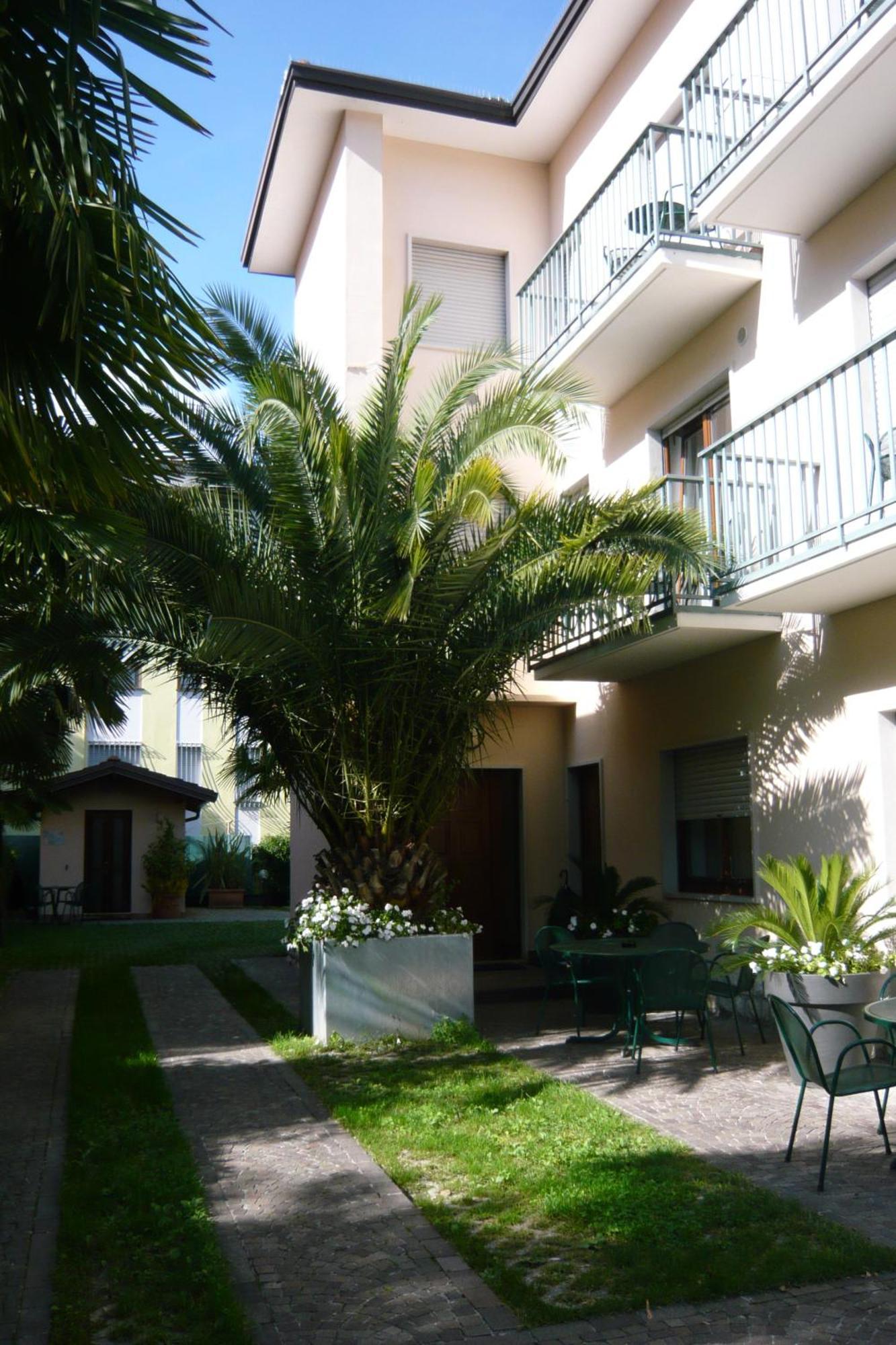 Villa Phoenix - Lake Apartments Riva del Garda Buitenkant foto