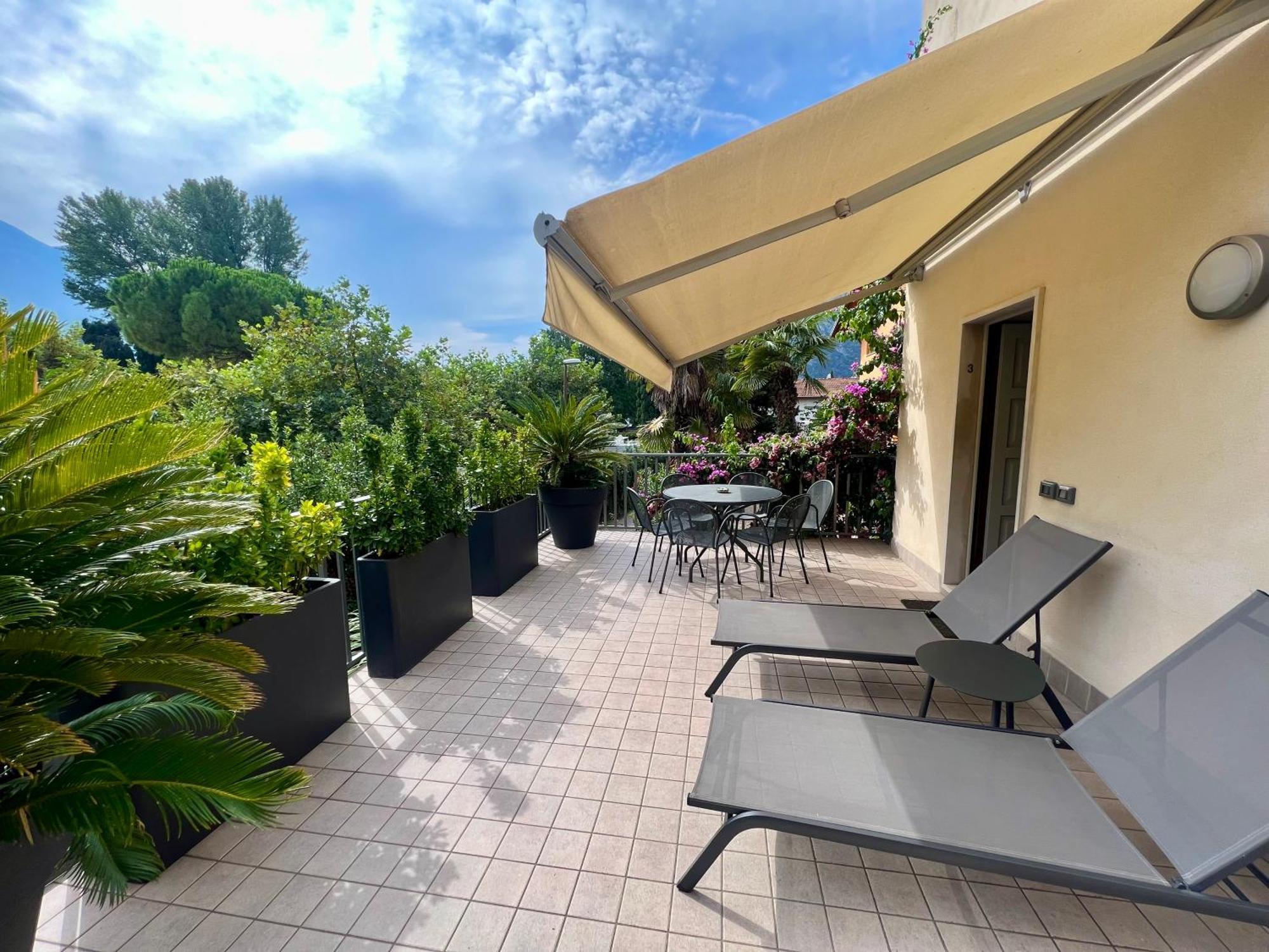 Villa Phoenix - Lake Apartments Riva del Garda Buitenkant foto