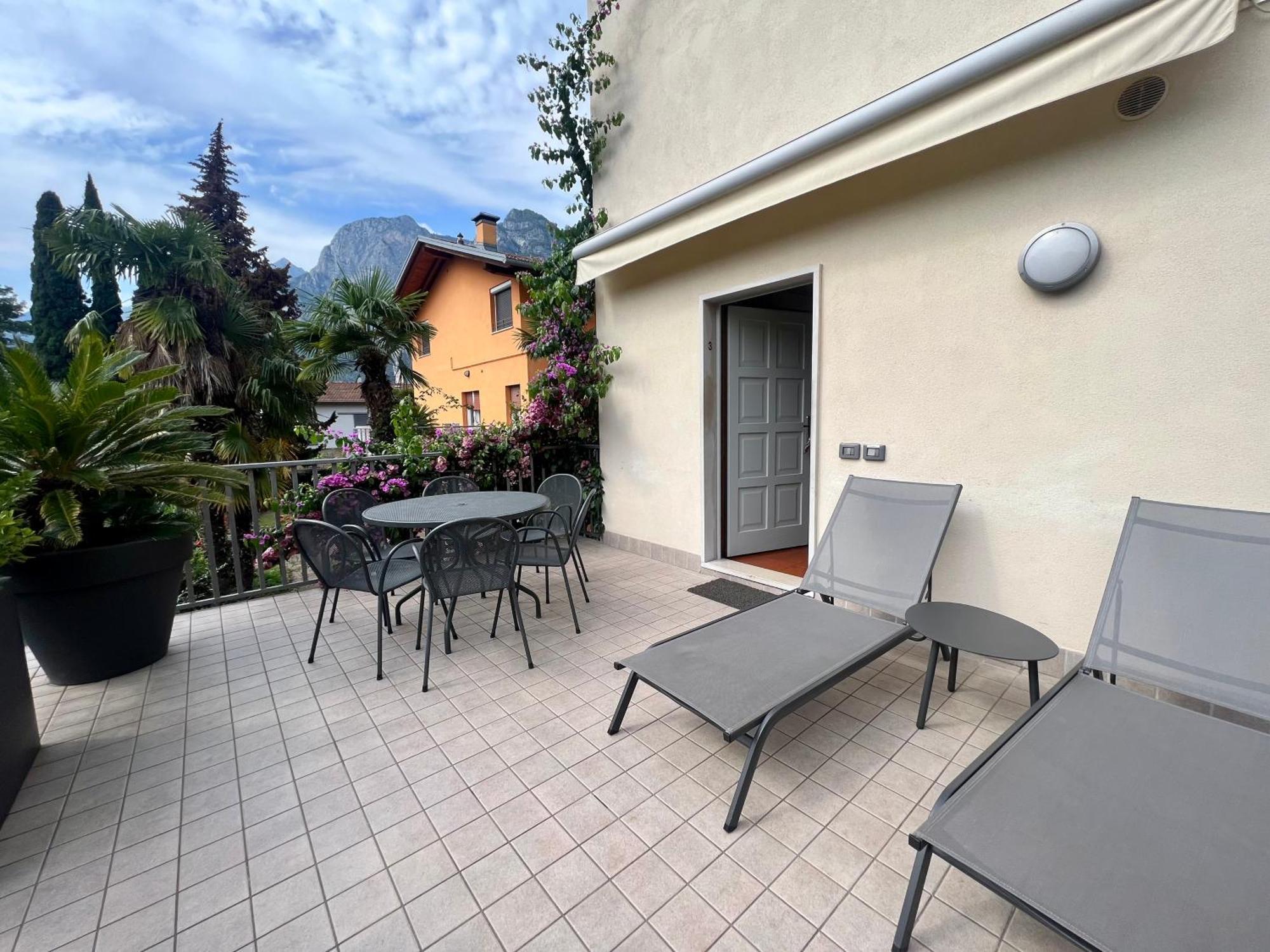 Villa Phoenix - Lake Apartments Riva del Garda Buitenkant foto