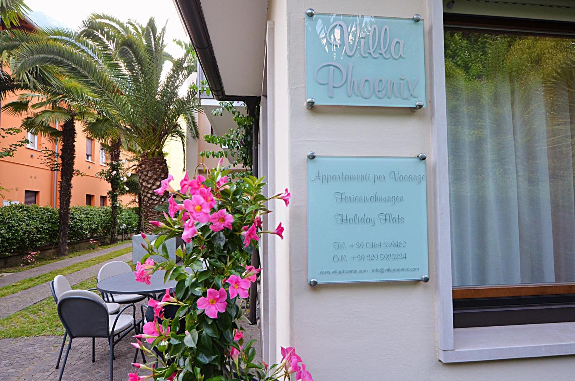 Villa Phoenix - Lake Apartments Riva del Garda Buitenkant foto
