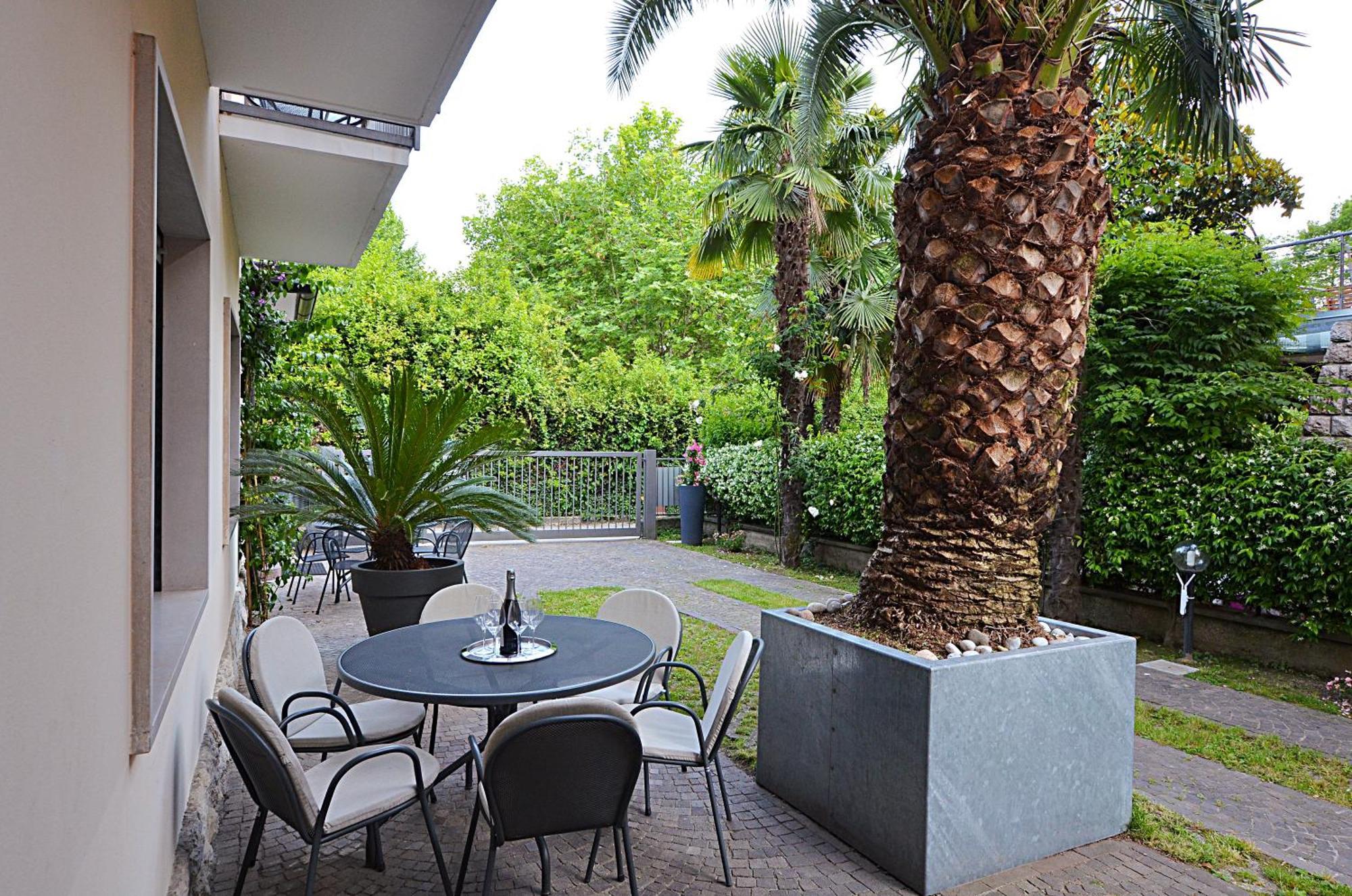 Villa Phoenix - Lake Apartments Riva del Garda Buitenkant foto