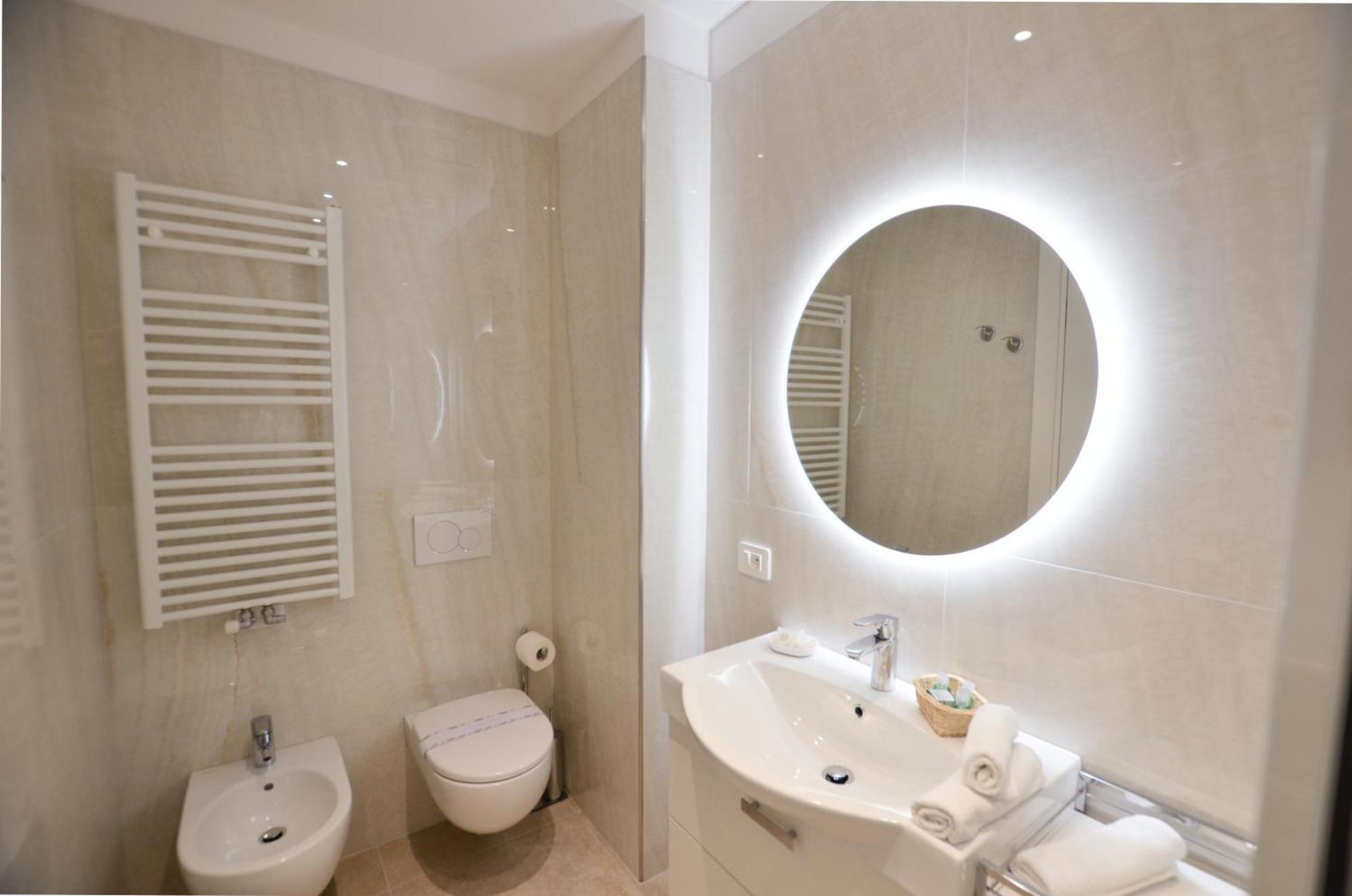 Villa Phoenix - Lake Apartments Riva del Garda Kamer foto