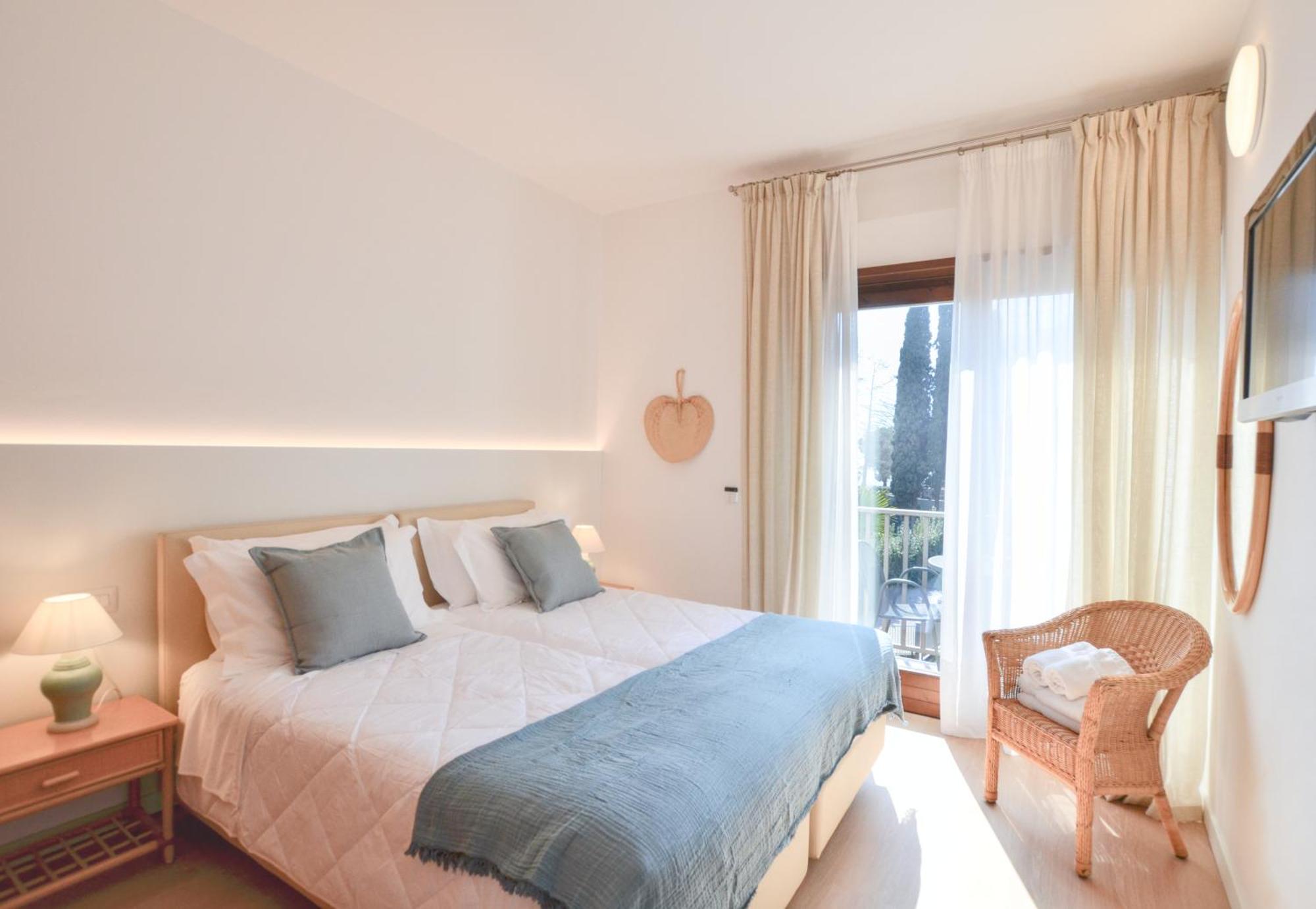 Villa Phoenix - Lake Apartments Riva del Garda Buitenkant foto