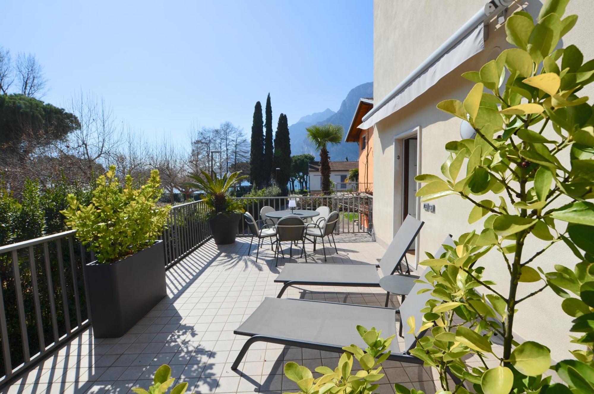Villa Phoenix - Lake Apartments Riva del Garda Kamer foto