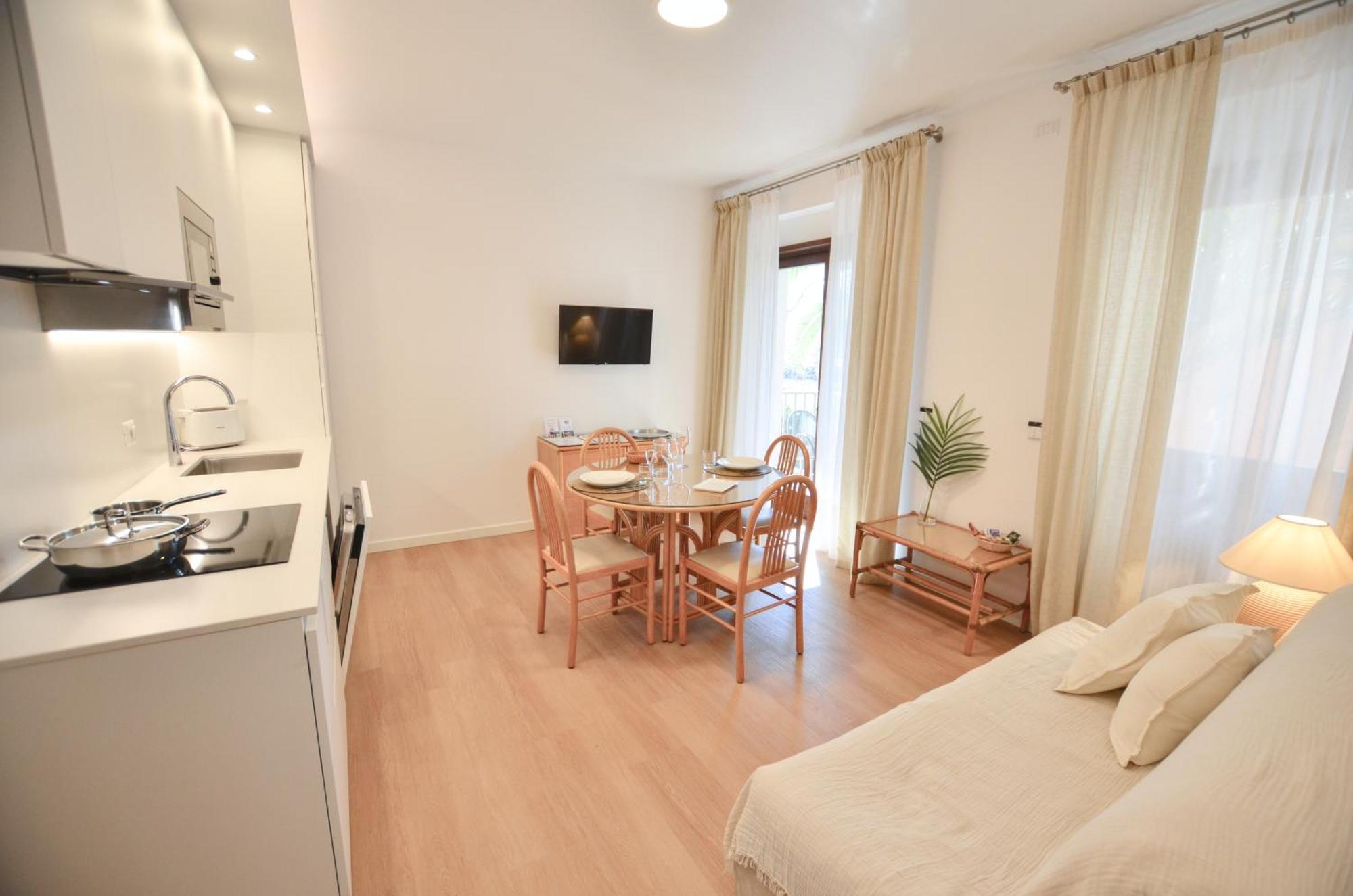 Villa Phoenix - Lake Apartments Riva del Garda Buitenkant foto