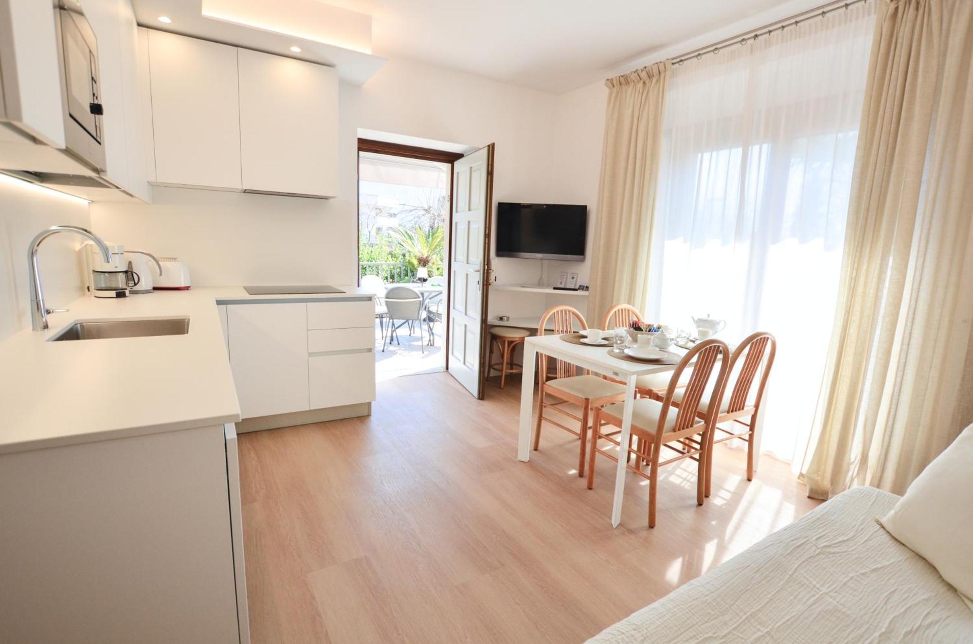 Villa Phoenix - Lake Apartments Riva del Garda Buitenkant foto