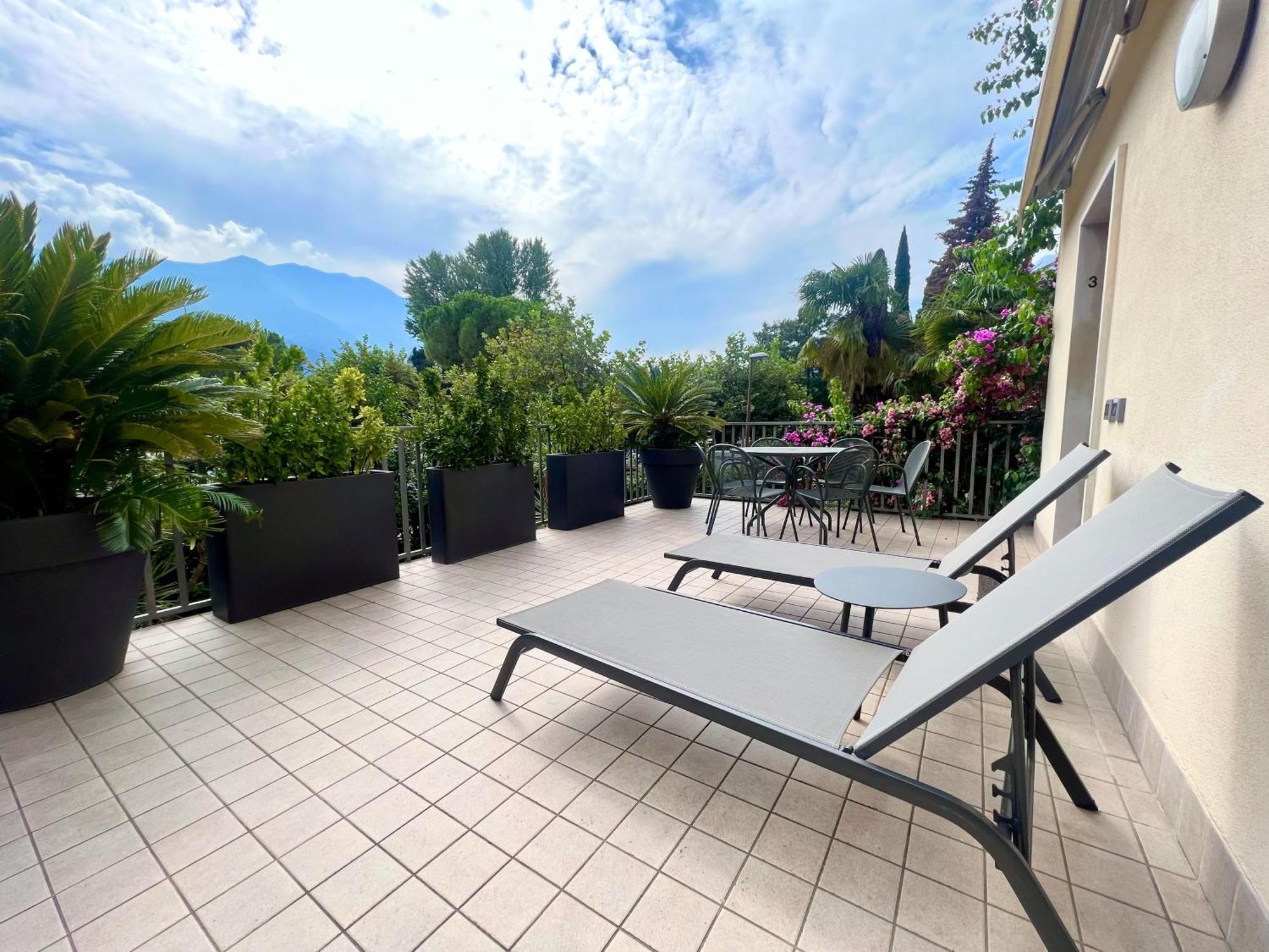 Villa Phoenix - Lake Apartments Riva del Garda Buitenkant foto