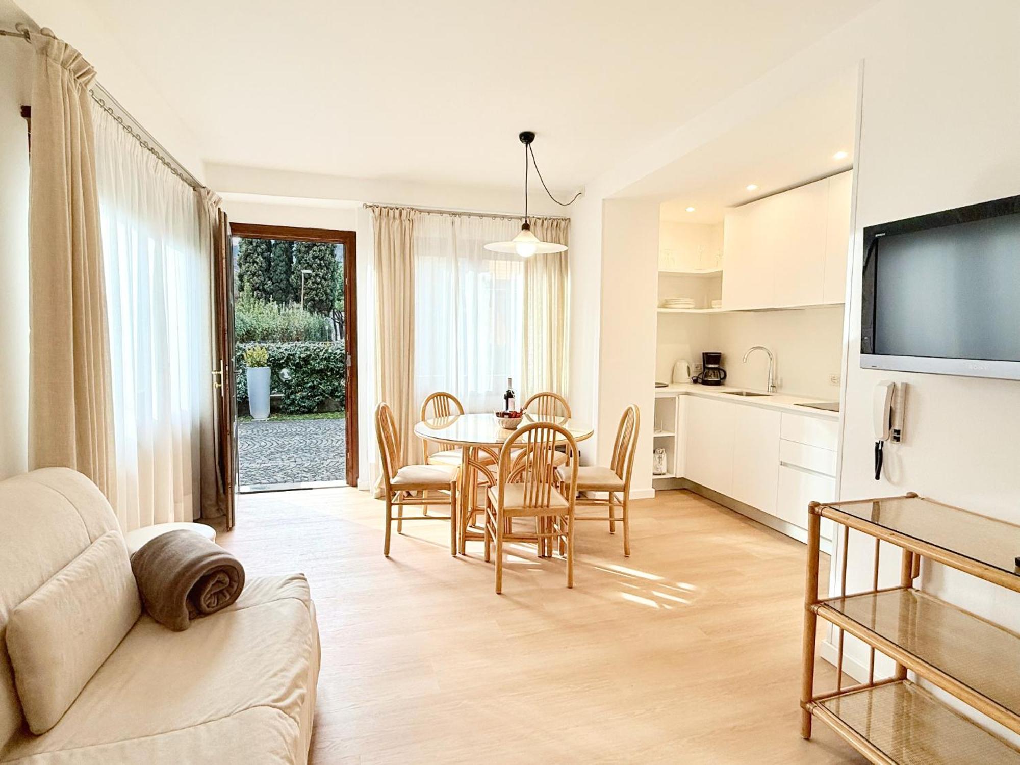 Villa Phoenix - Lake Apartments Riva del Garda Kamer foto