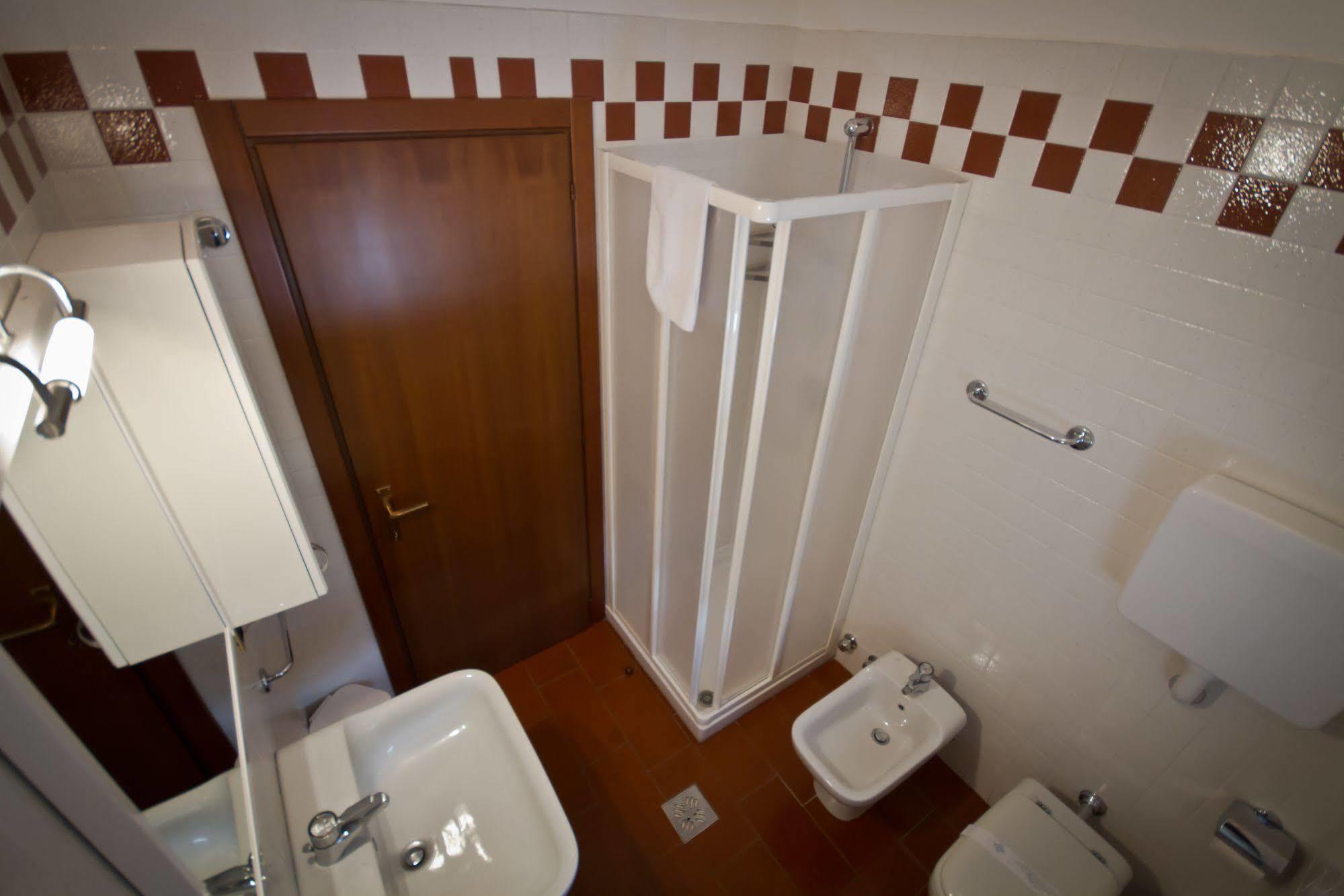 Villa Phoenix - Lake Apartments Riva del Garda Buitenkant foto