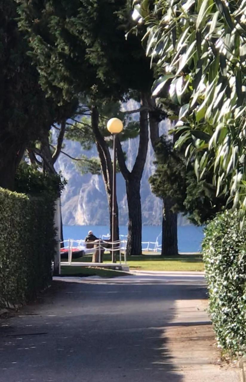 Villa Phoenix - Lake Apartments Riva del Garda Buitenkant foto